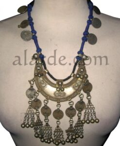 Collar tribal con colgante