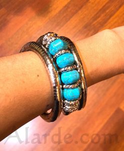 Alternative view of Brazalete oriental