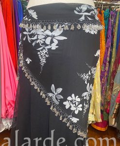 Alternative view of Pañuelo Triangular con una fila de pedrería estrecha