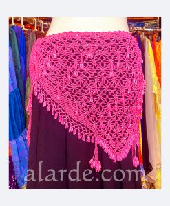 Pañuelo de croché con mostacillas de cristal