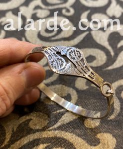 Alternative view of Brazalete egipcio faraónico de plata