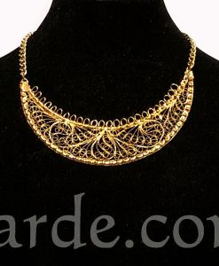 Alternative view of Collar media luna oriental